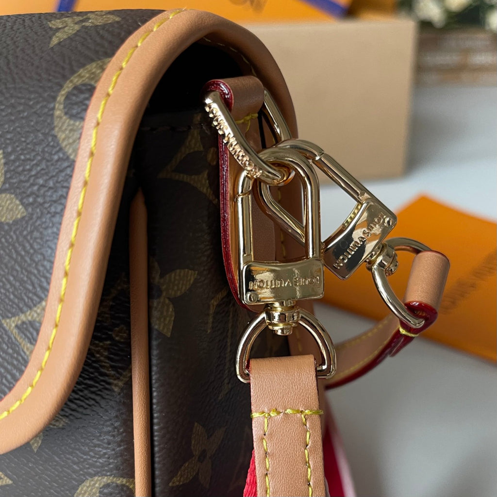 B1P36E40 Popular leather bag