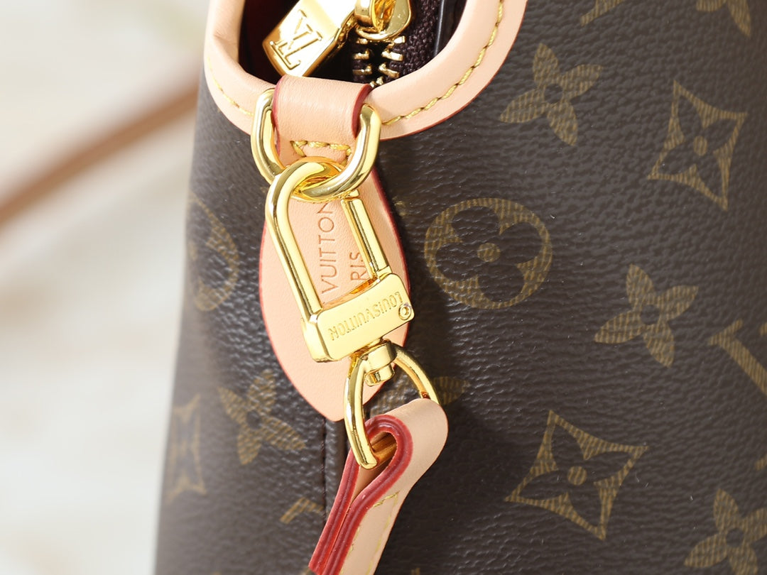 B1P46E107 Popular leather bag