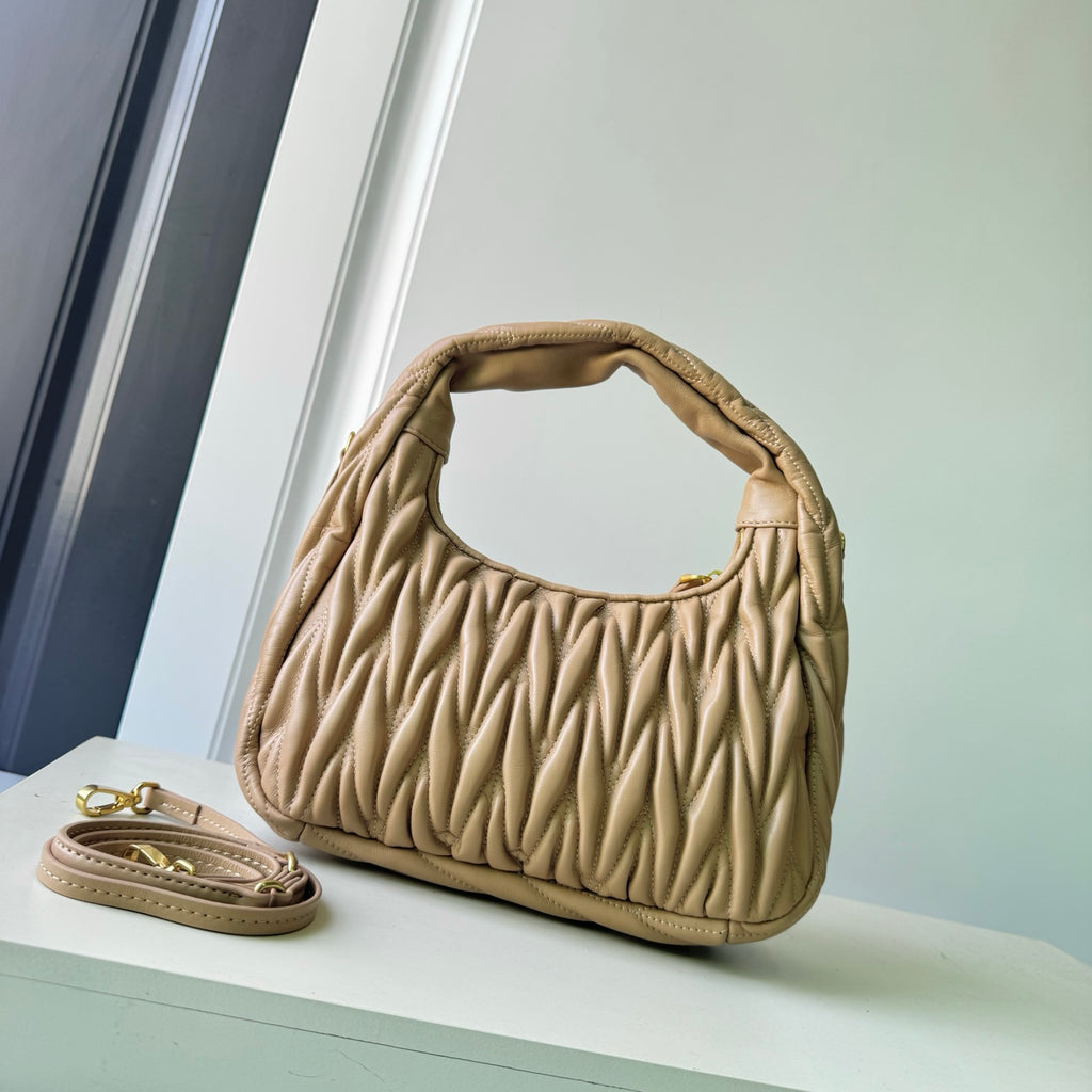 B1P46A121 Popular leather bag（29x24x10cm）