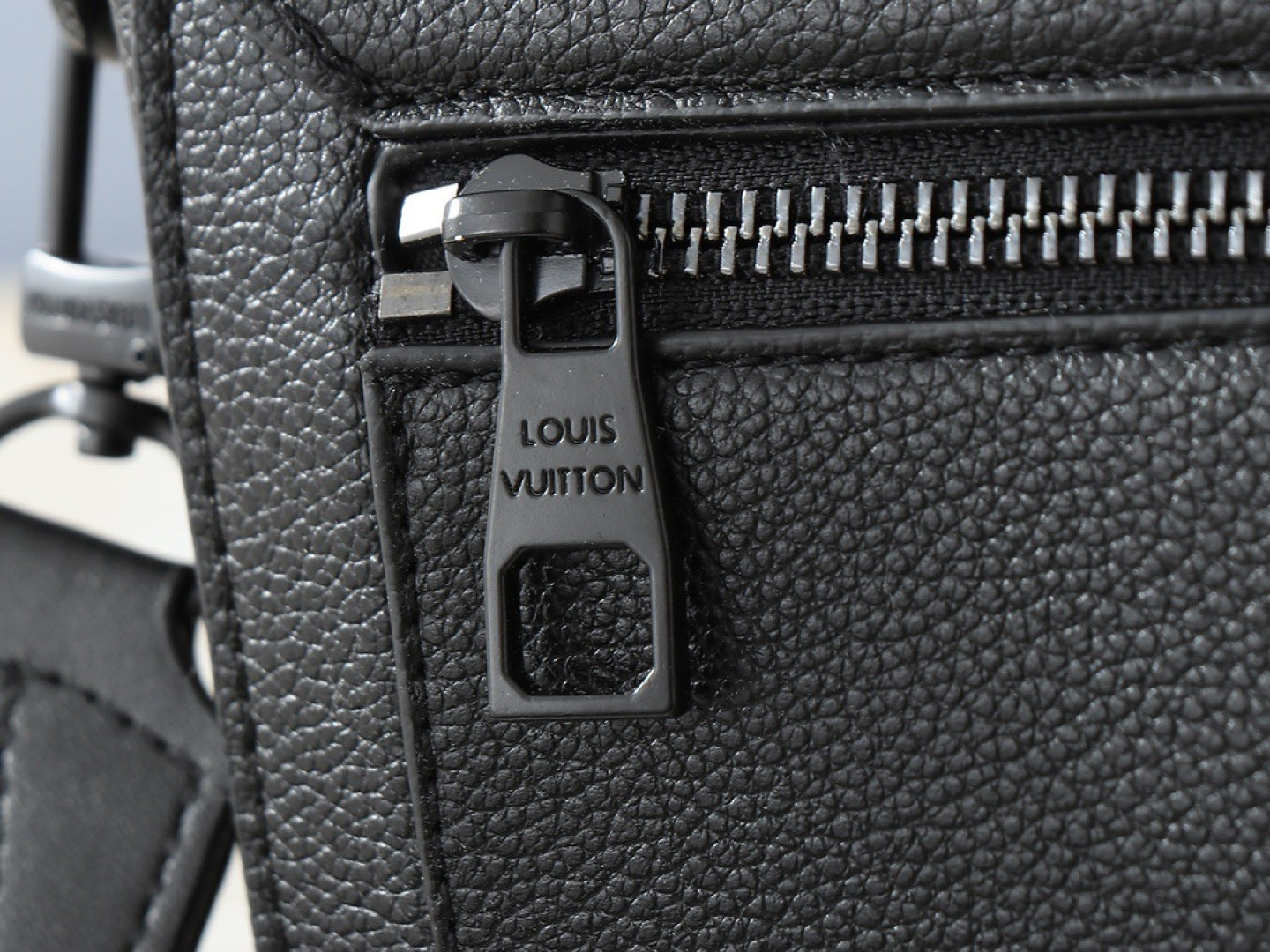 B1P36E77 Popular leather bag