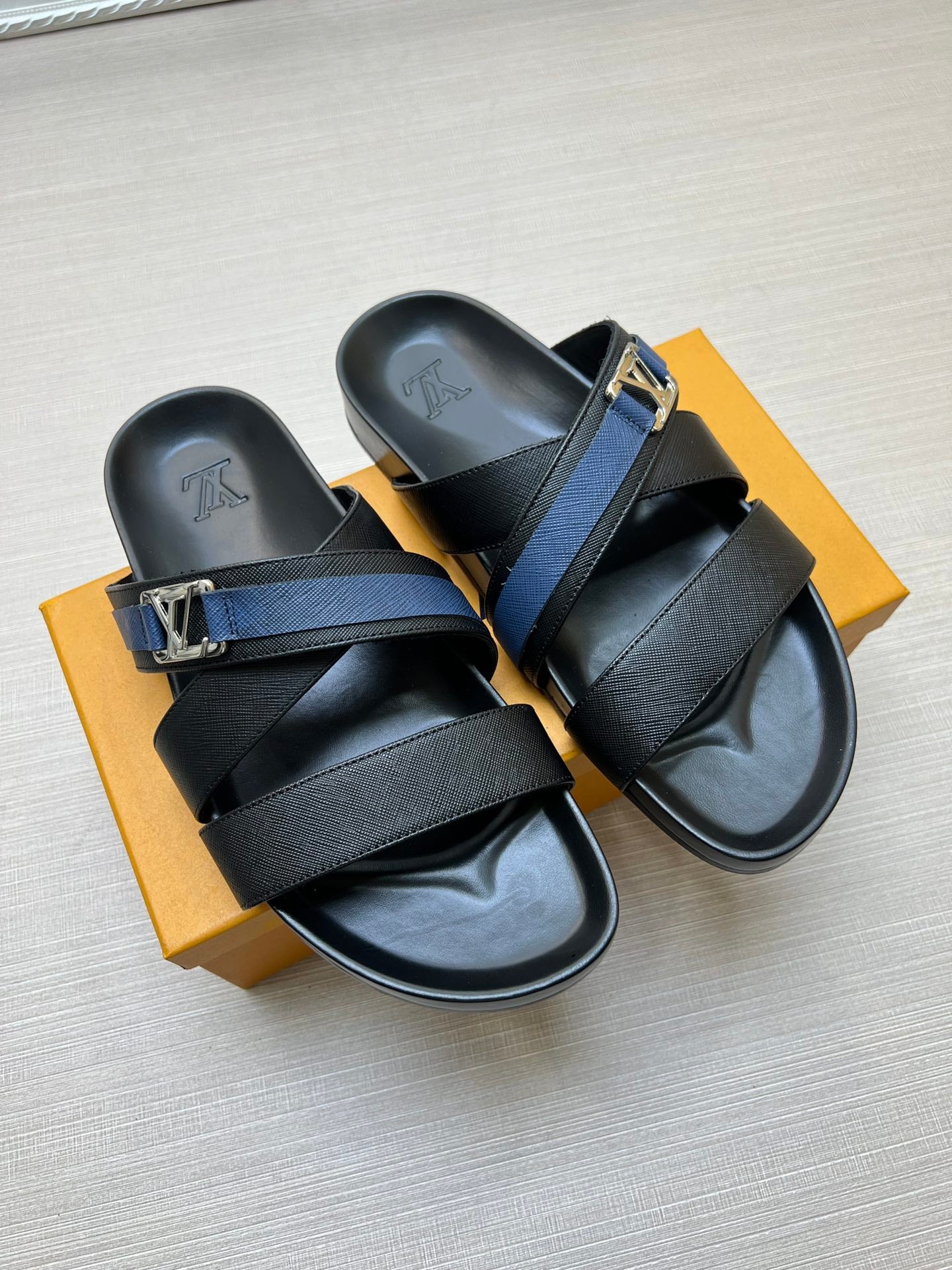 Z5ZE88 Popular slippers