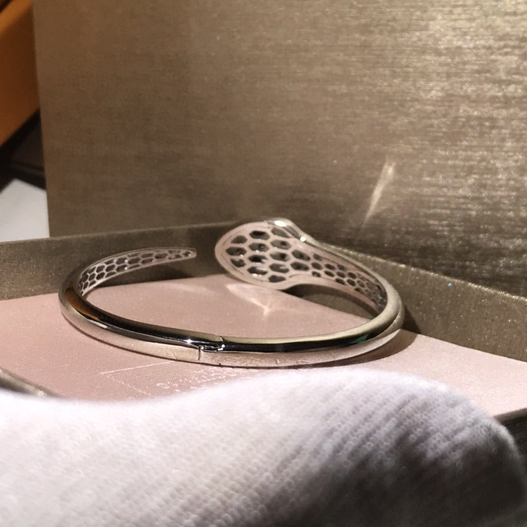 X15Q85S41K  Popular Bracelets