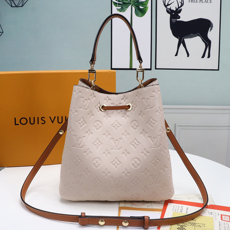 B1P11E81 Popular  leather bag 