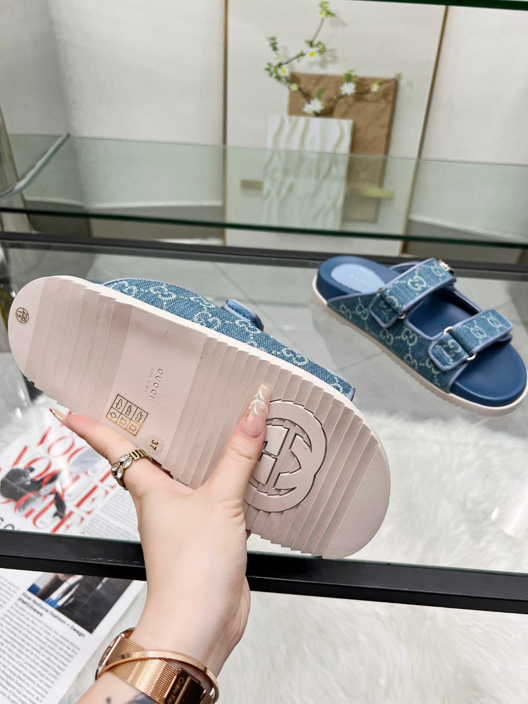 Z2R65B10  Popular high-quality shoes