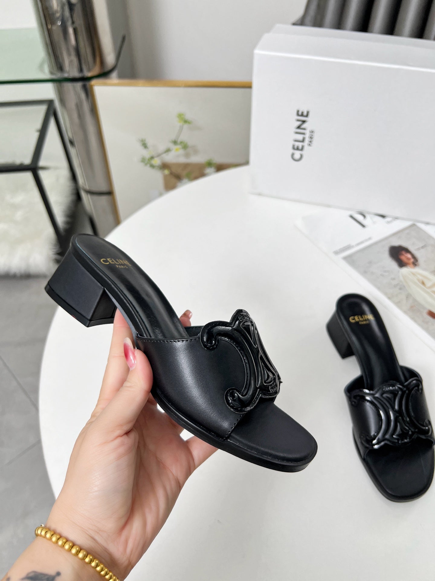Z2Q55CL51  Popular leather shoes