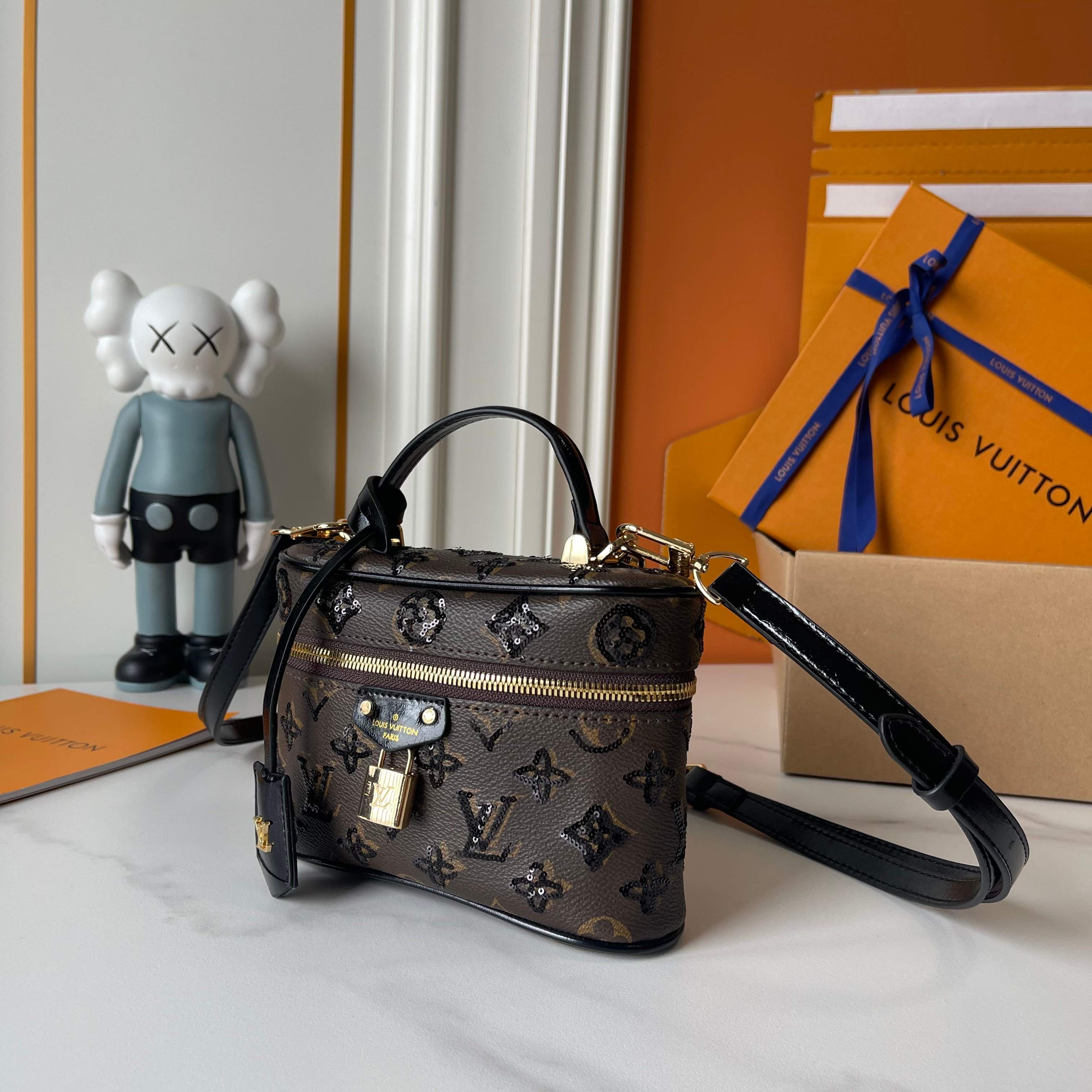B1P46E37 Popular leather bag
