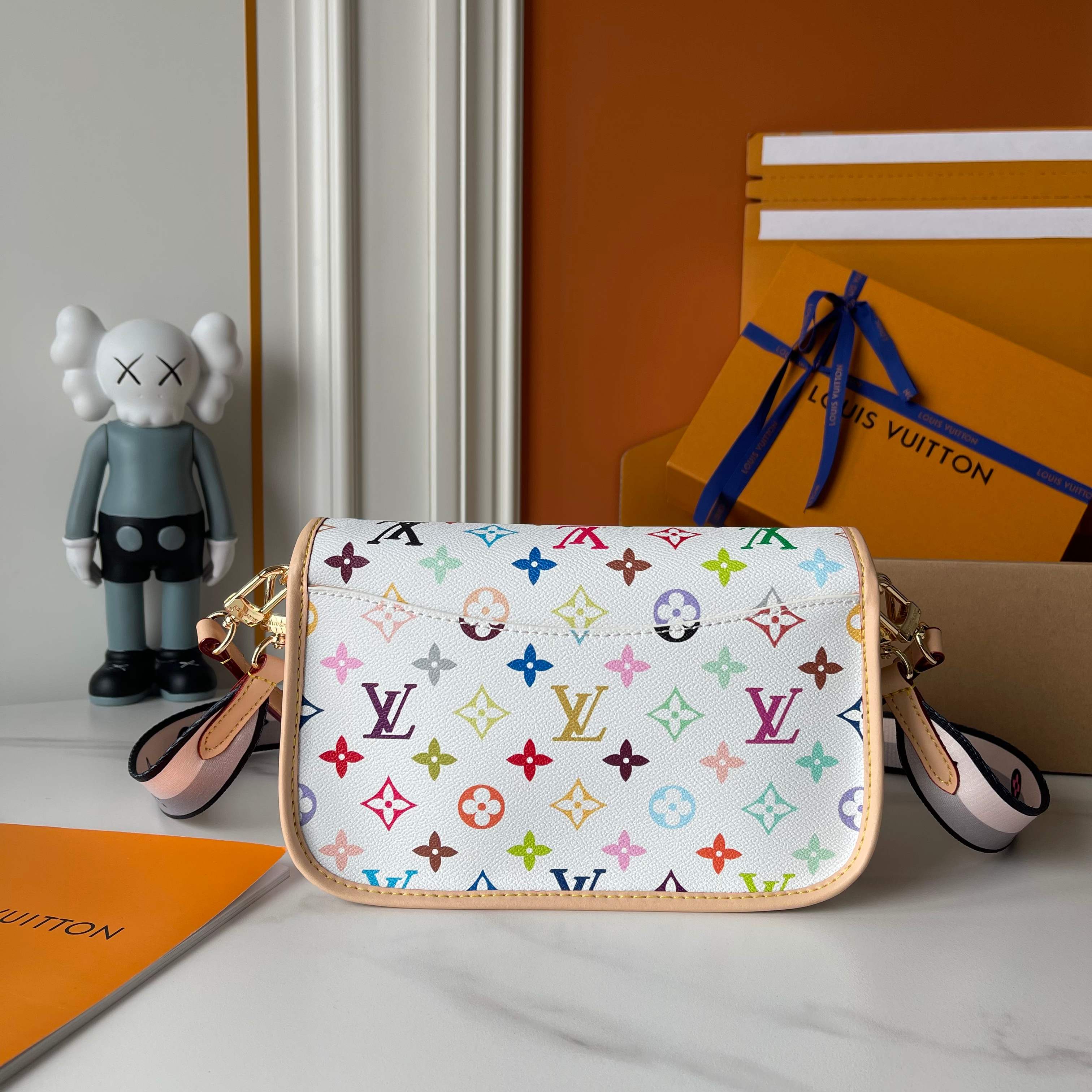 B1P36E37 Popular leather bag