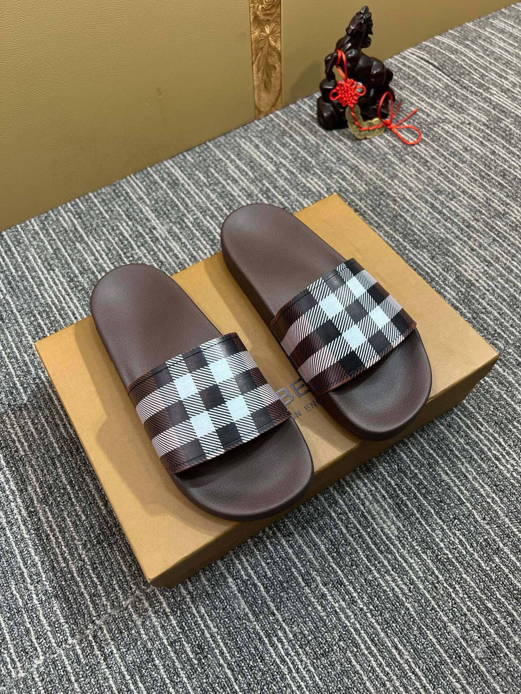 Z5Z35R259 Popular Slippers