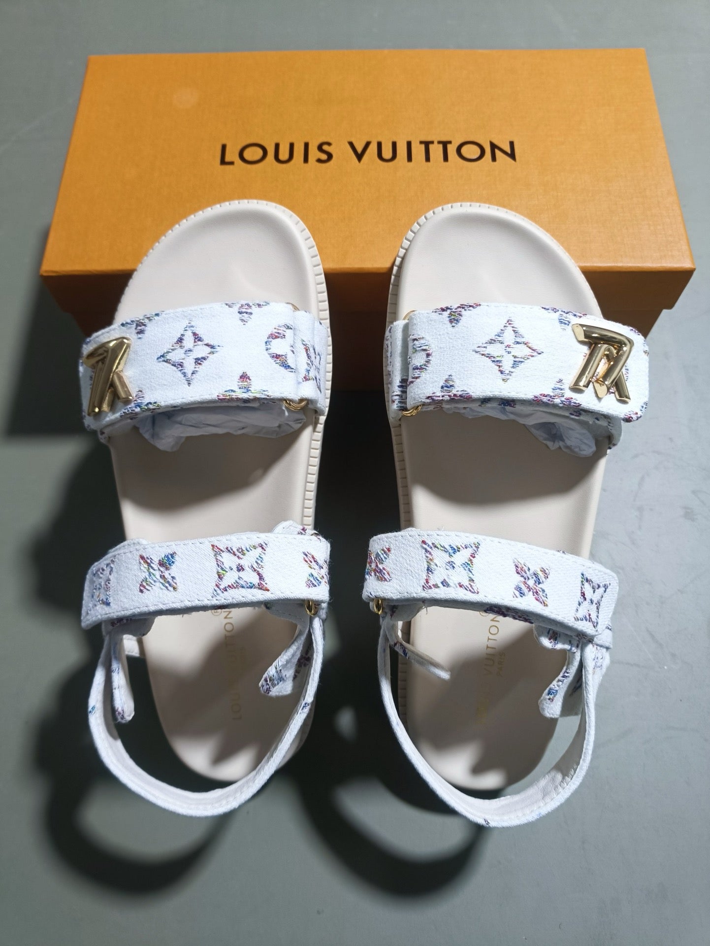 Z5LE211 Popular sandals
