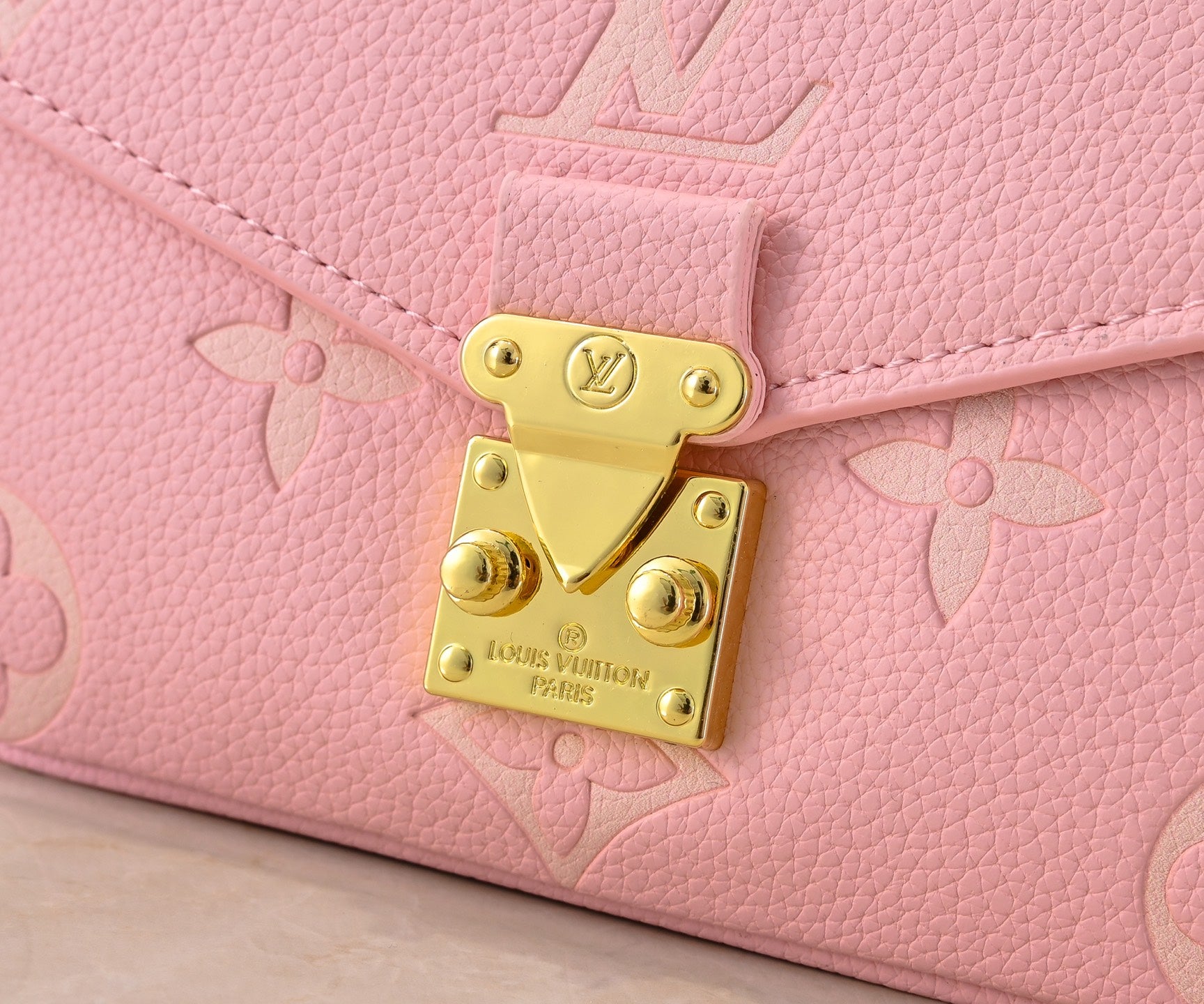 B1N55E38 Popular  leather bag