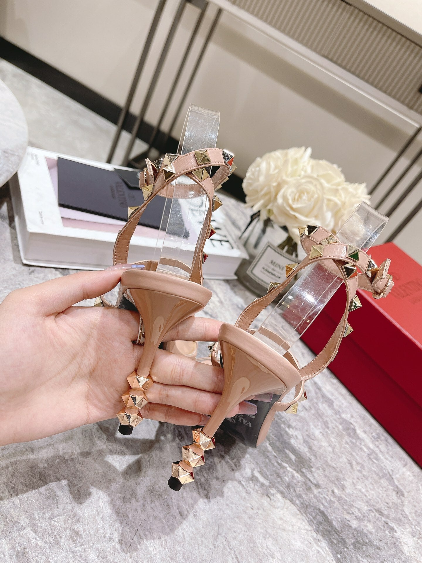 Z2Q55VL56 Popular  leather High heels