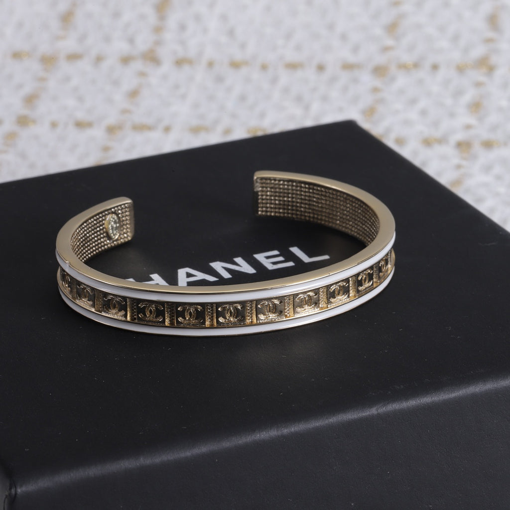 X1Z34C315K  Popular Bracelets