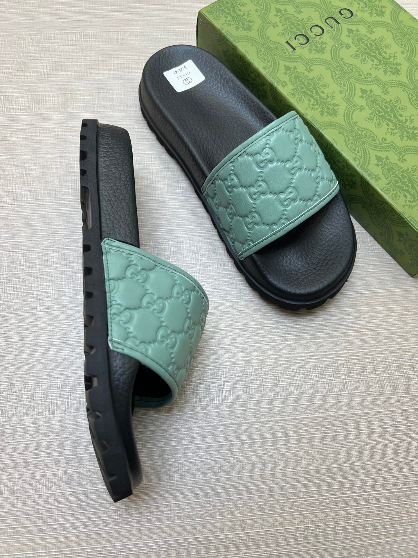 Z5X76B5  Popular slippers