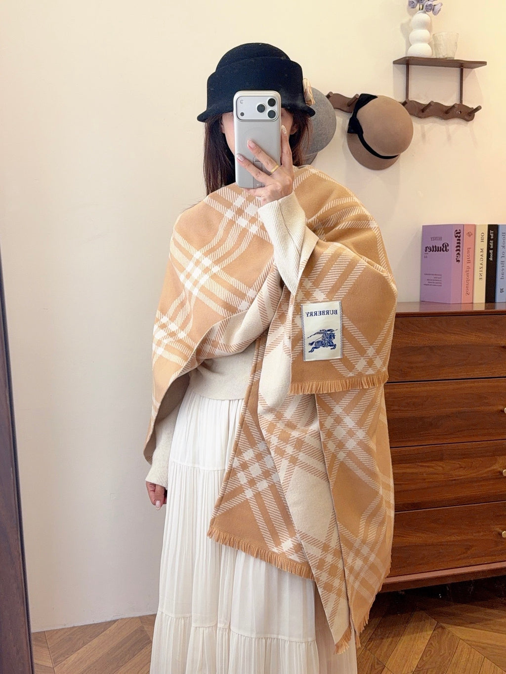 W1R86R47 Popular cape