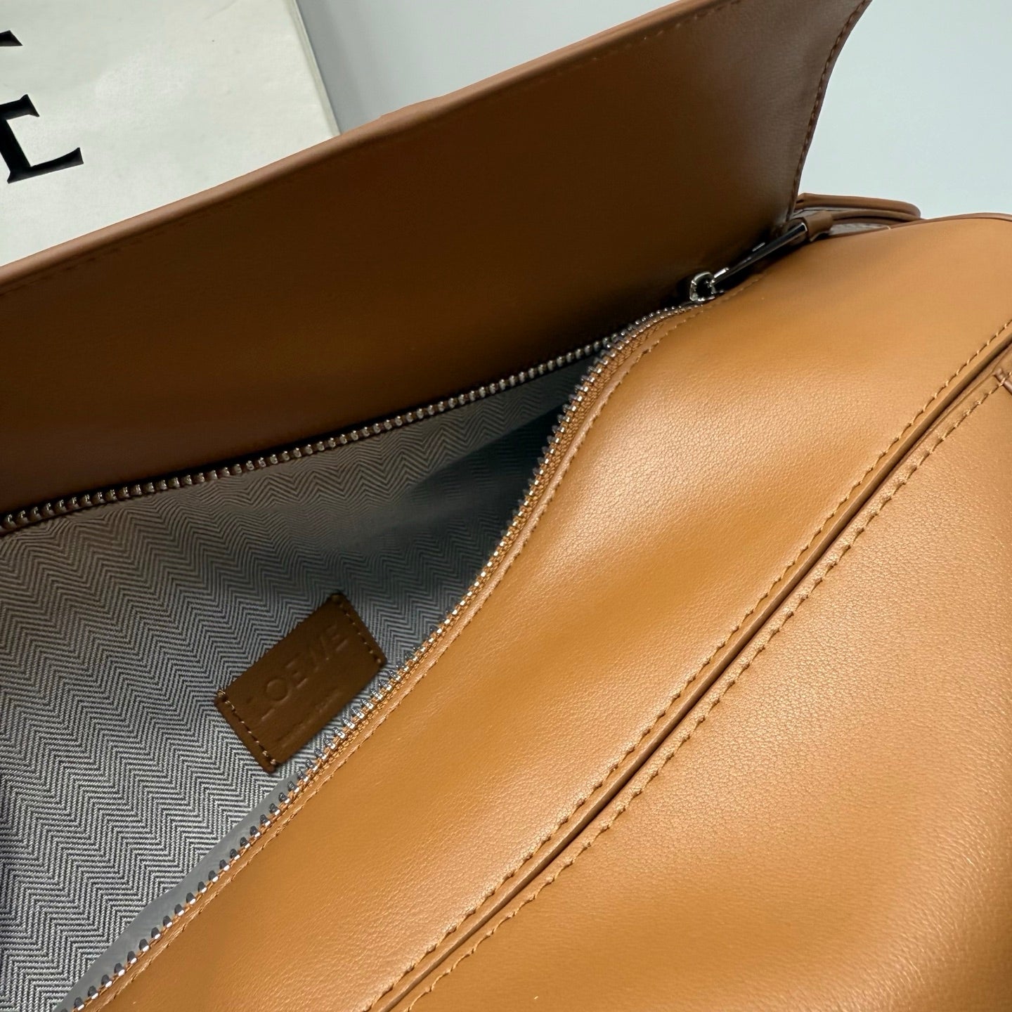 B1R46A12 Popular leather bag