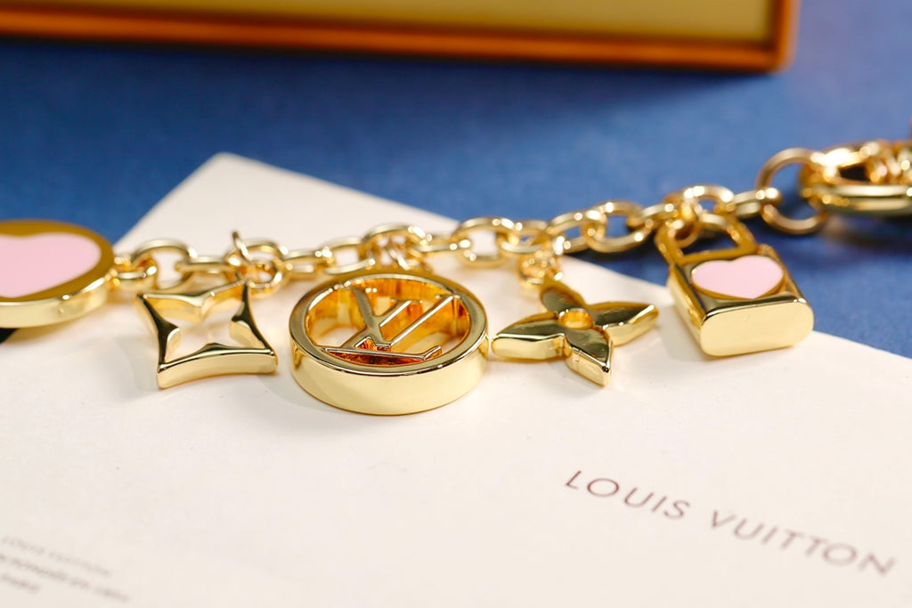 A1Q105E17 Popular bag 's charms accessories