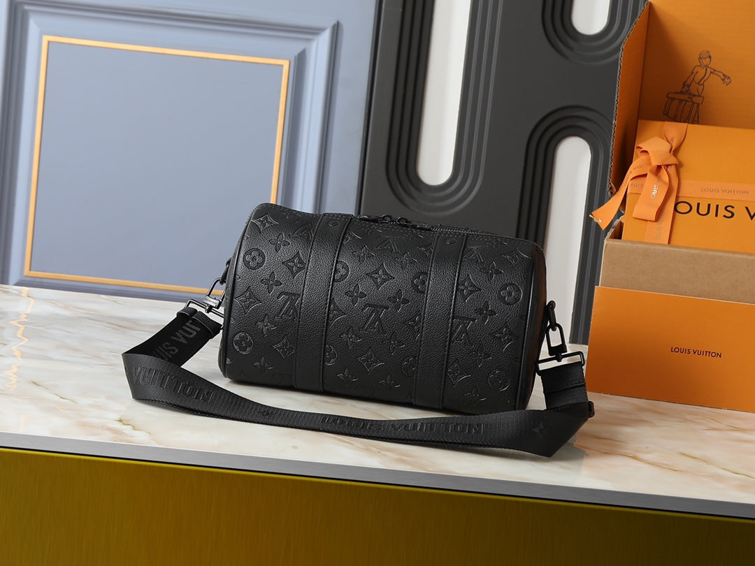 B1R15E144 Popular leather bag
