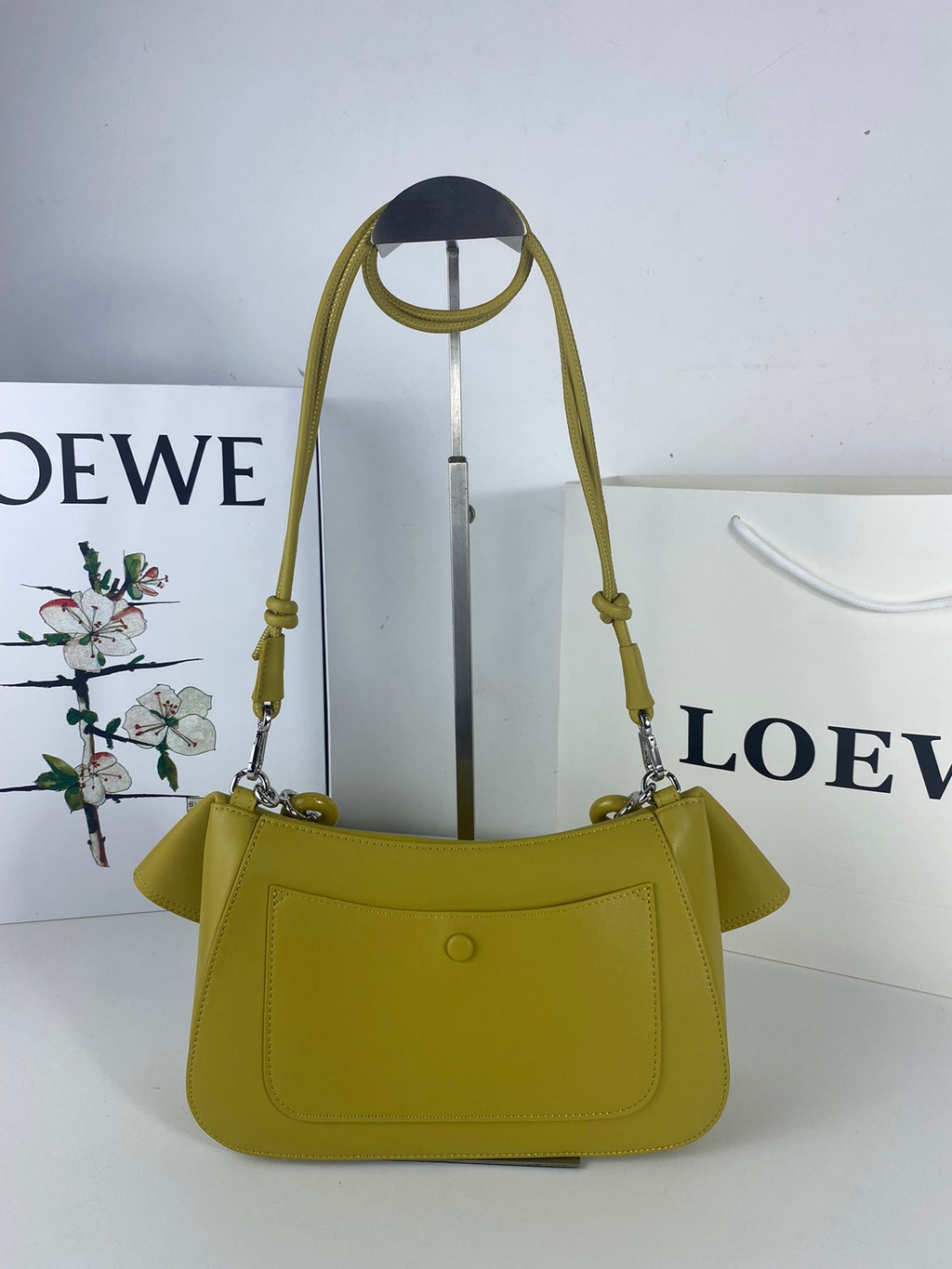B1R66A11 Popular leather bag