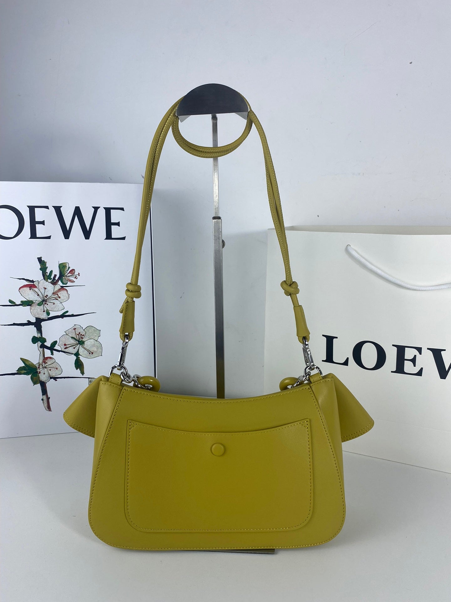 B1R66A11 Popular leather bag