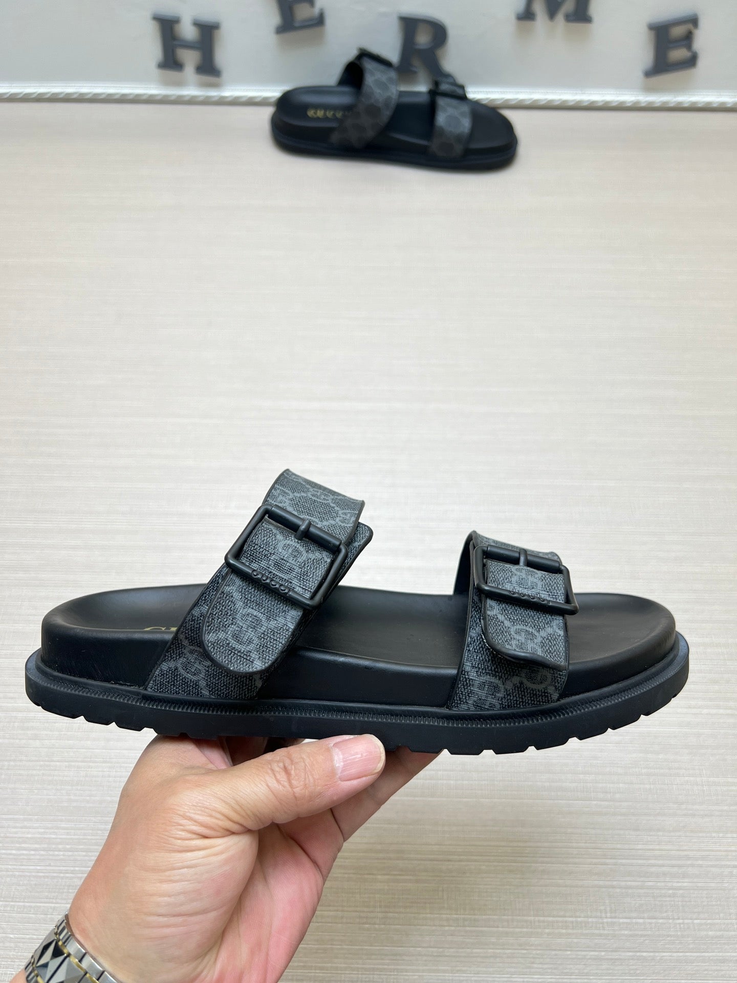 Z5ZB92 Popular slippers