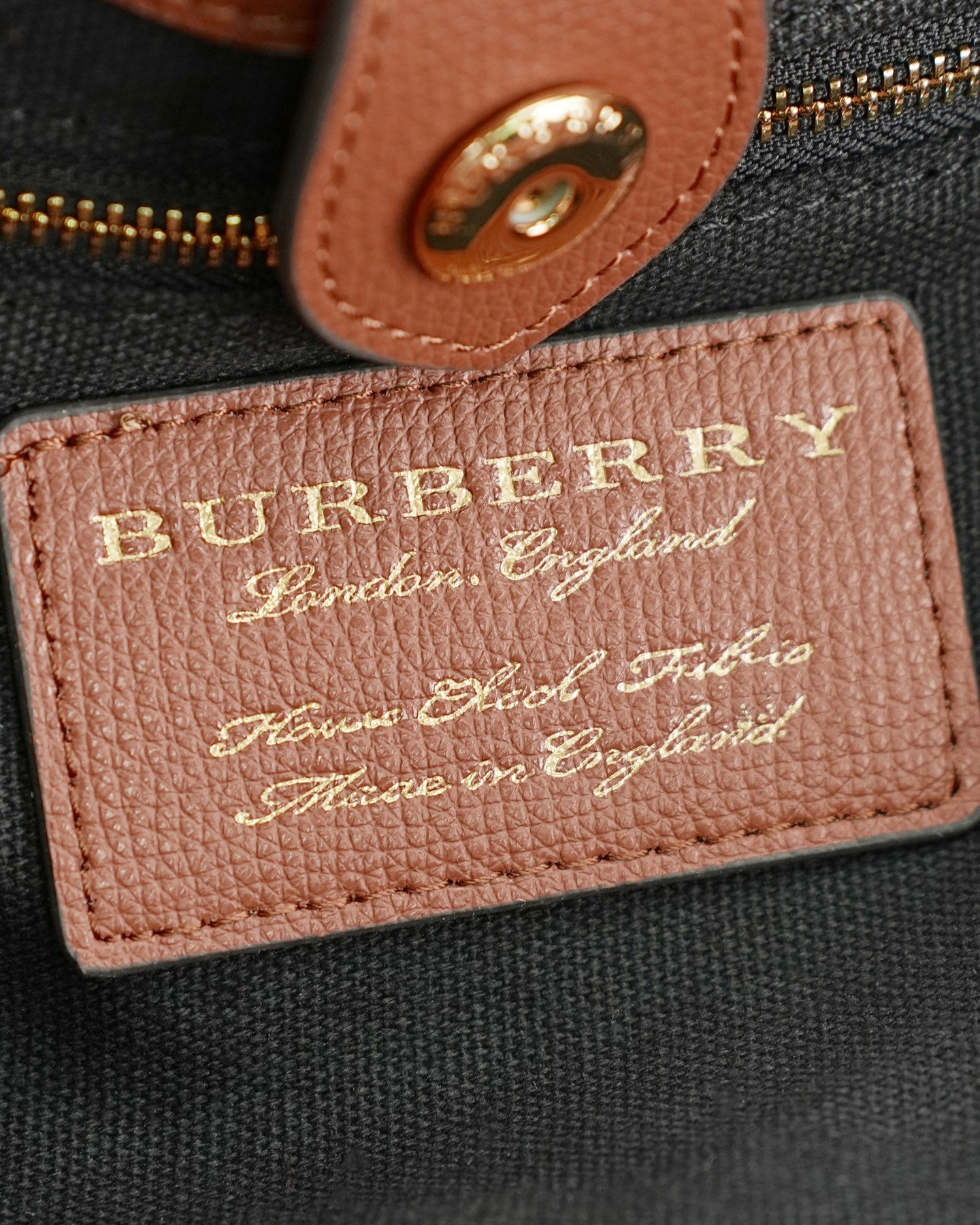 B1R76R20  Popular leather bag