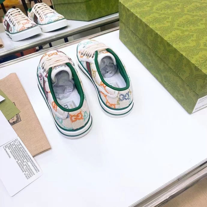 Z2YB49 Popular shoes