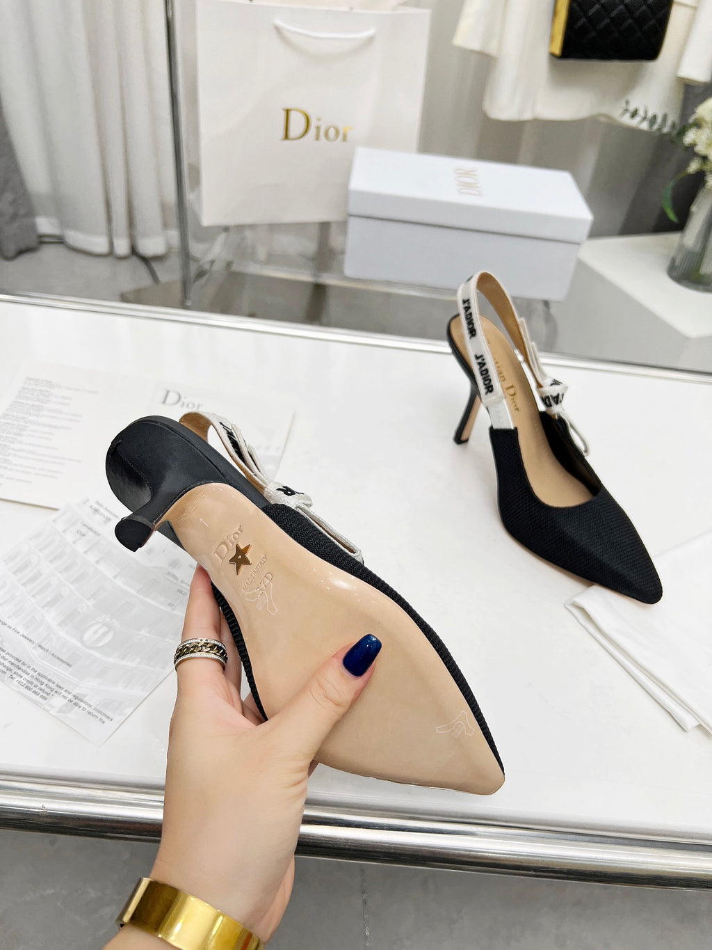 Z2Q55D44  Popular leather High heels