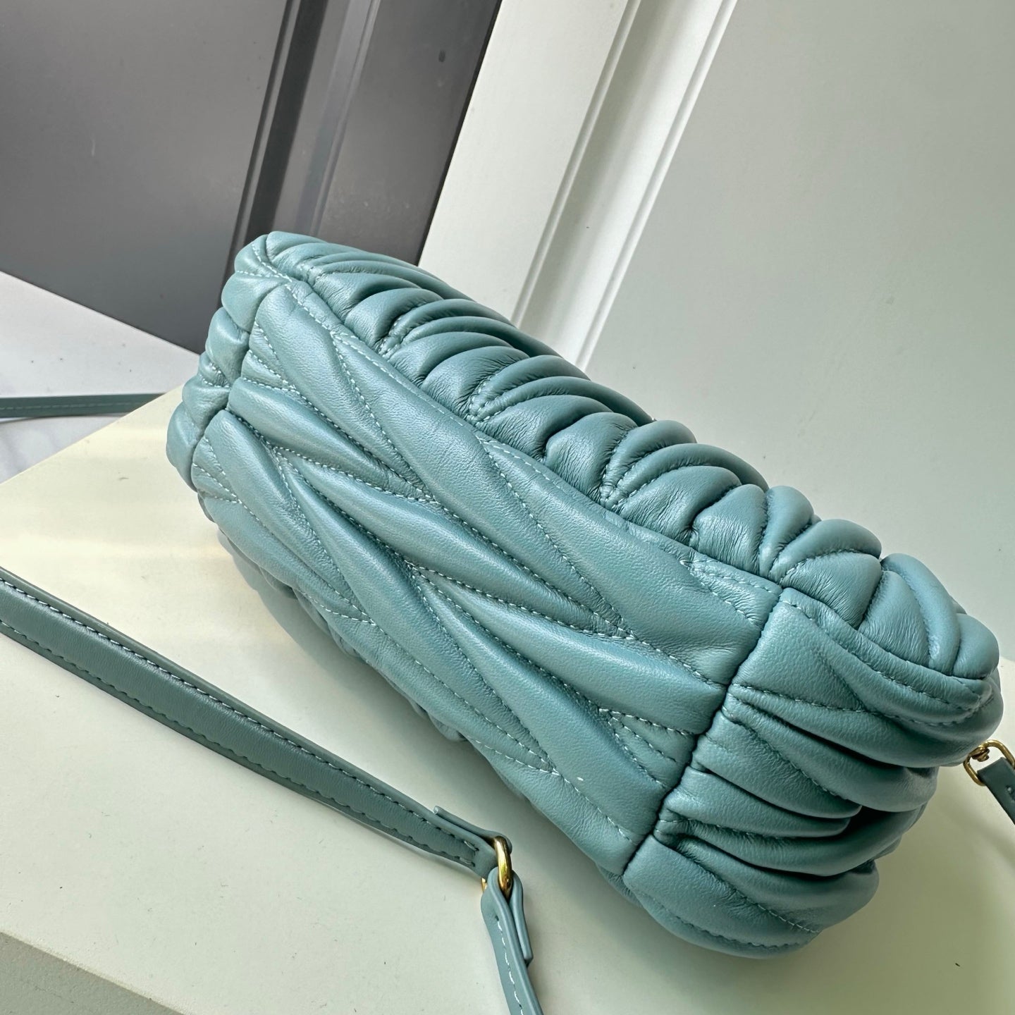 B1P46A116 Popular leather bag
