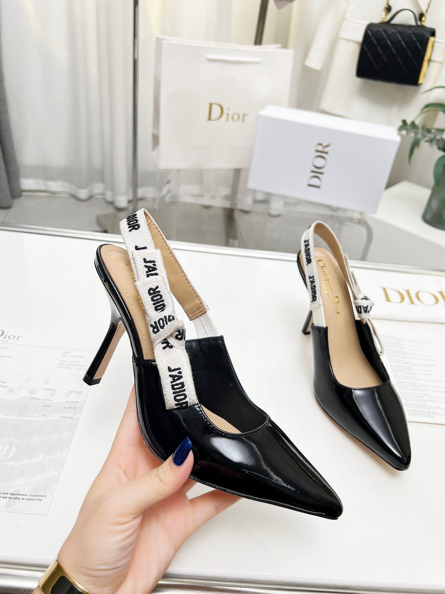 Z2Q55D44  Popular leather High heels