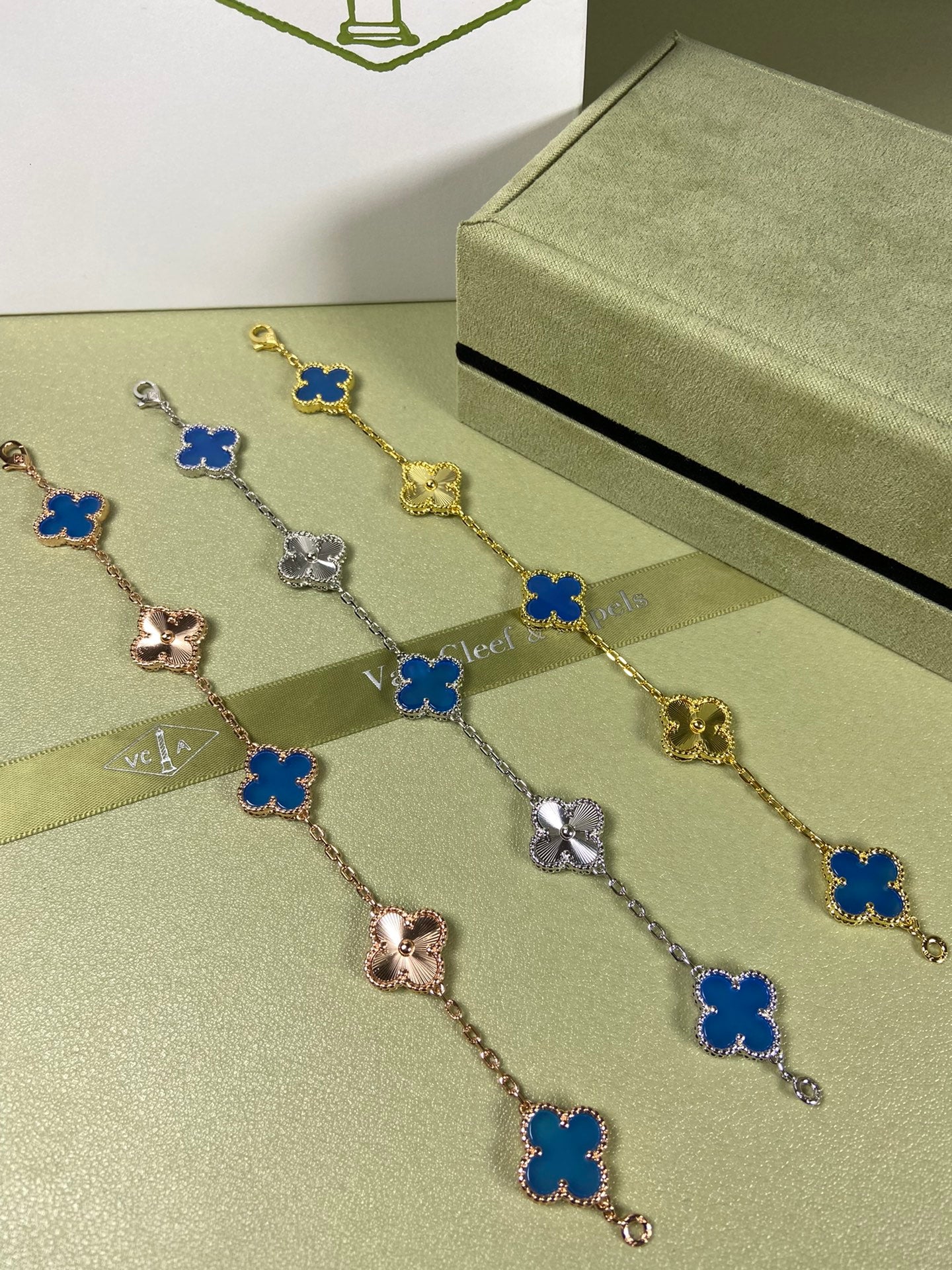 X5X94VA181K  Popular bracelets  5 flowers normal size1.5cm flower