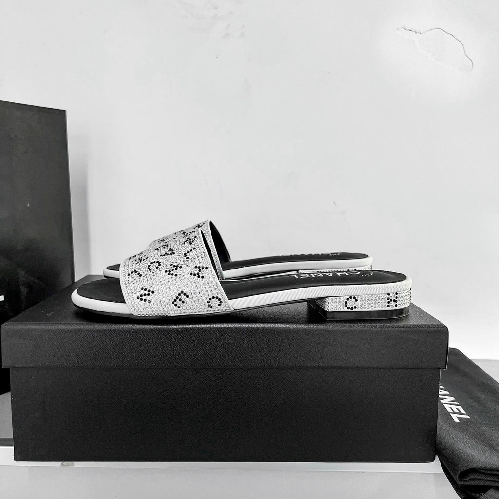 Z1ZC57 Popular sandals