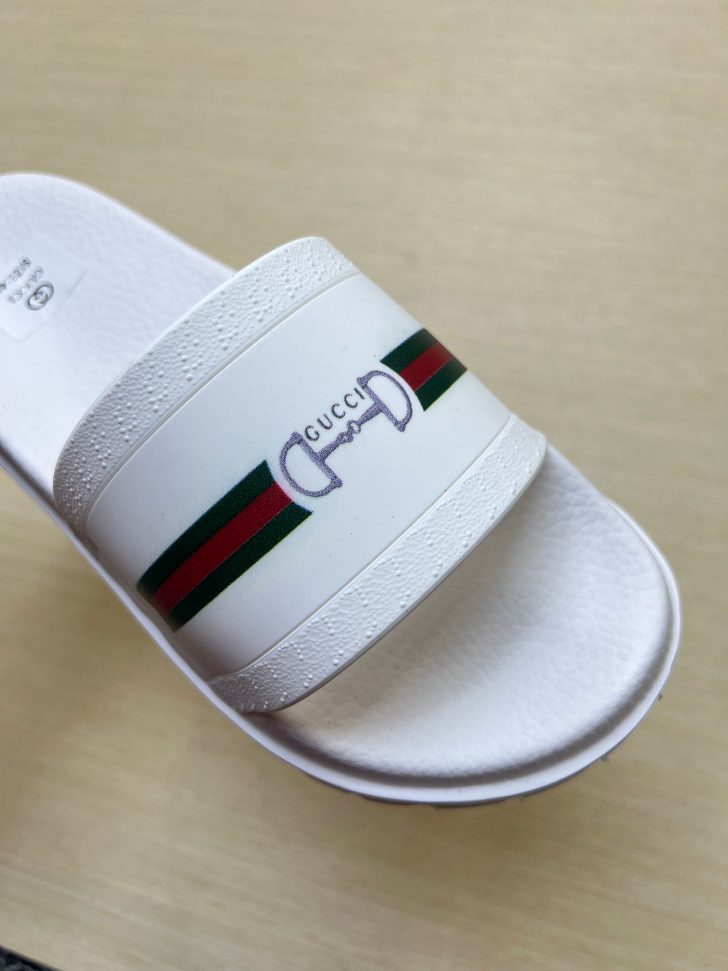 Z5R76B1 Popular Slippers