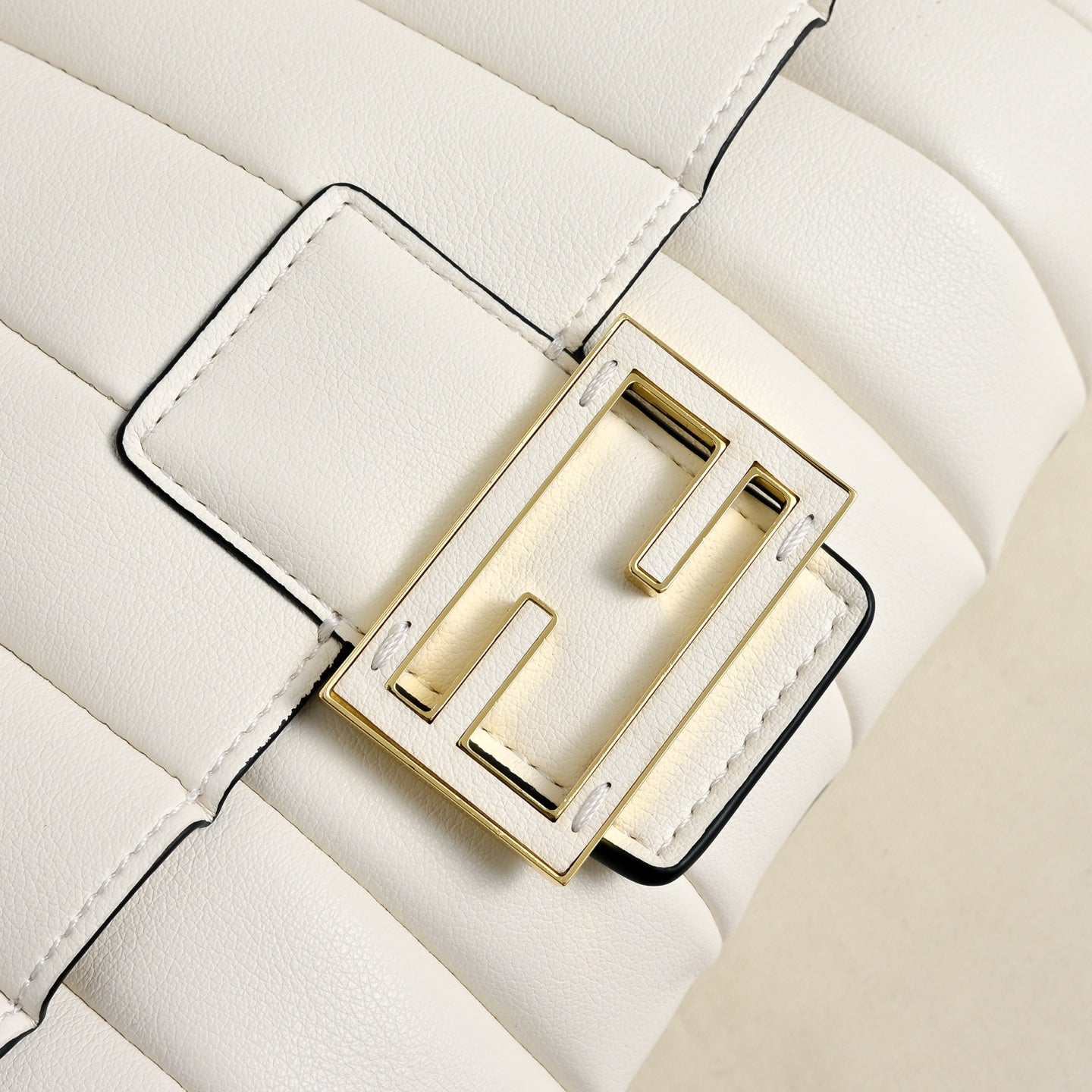 B1P36F106 Popular leather bag