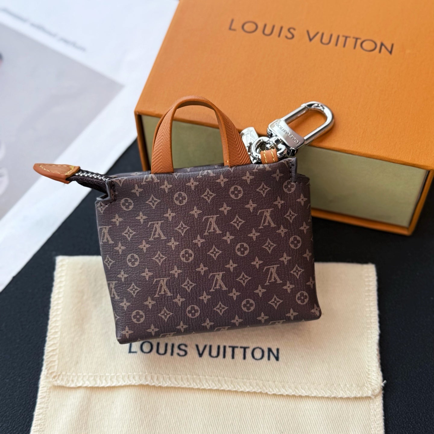 A1Z105E4 Popular bag 's charms accessories