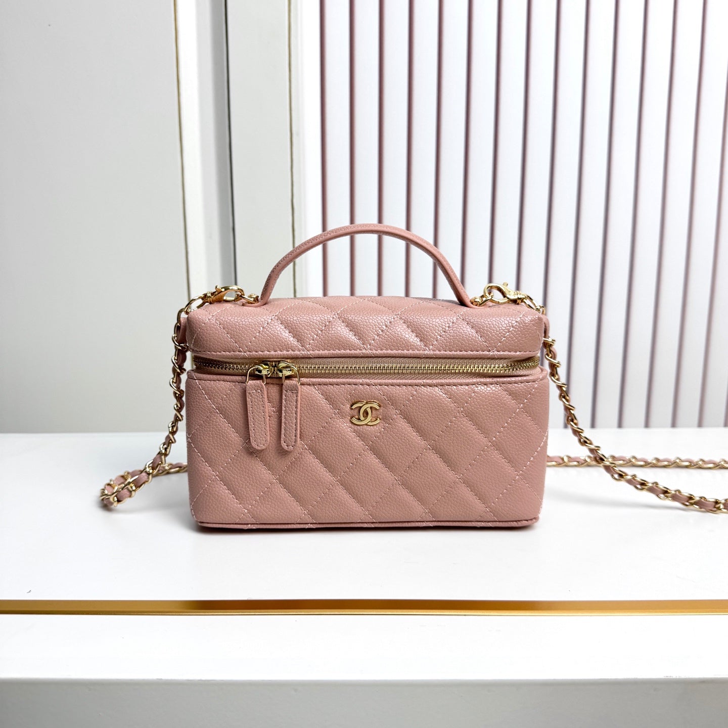 B1X66C19  Popular leather bag