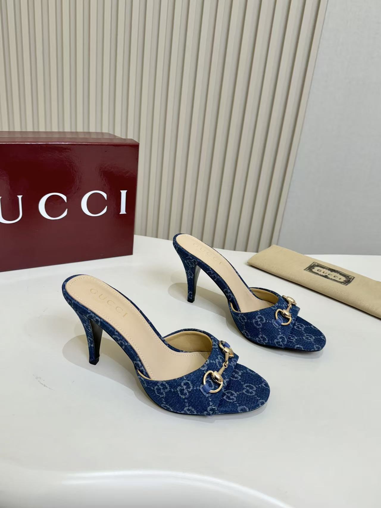 Z2R76B30 Popular high-quality  canvas shoes
