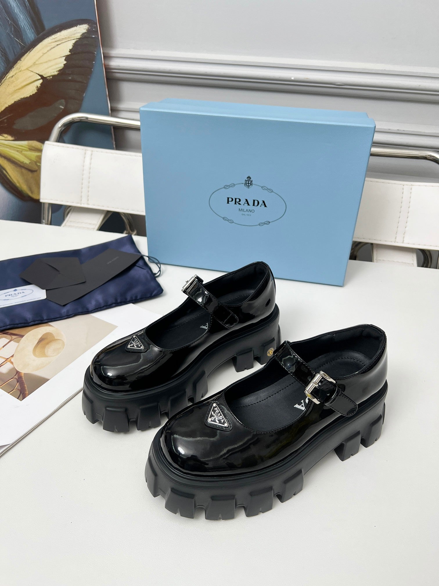 Z2Q95P143  Popular high-quality leather Shoes
