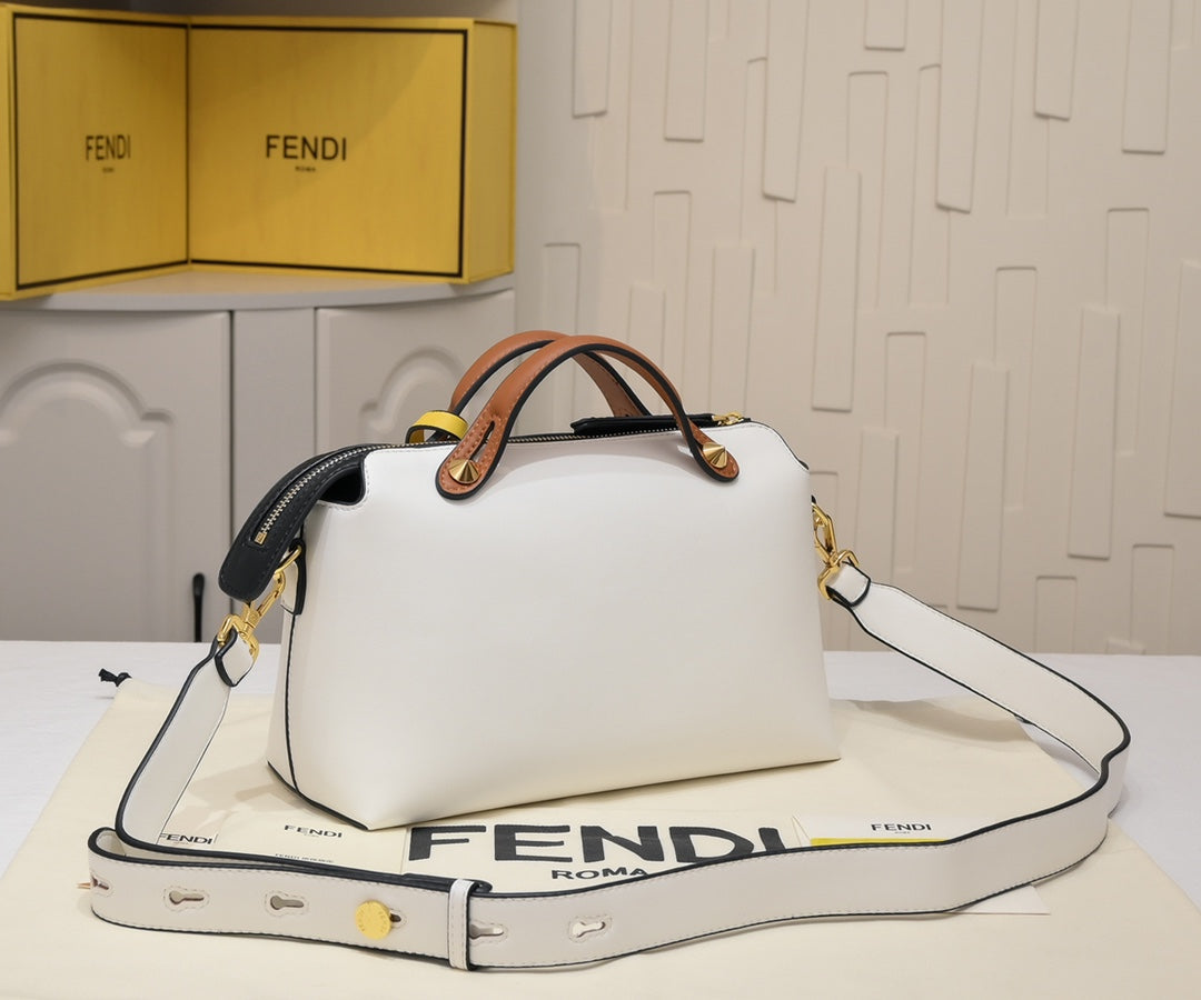 B12X43F132 Popular leather bag 