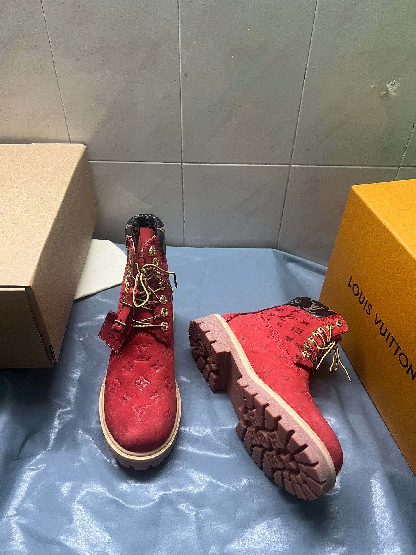 Z2Q105E382 Popular high-quality leather Boots