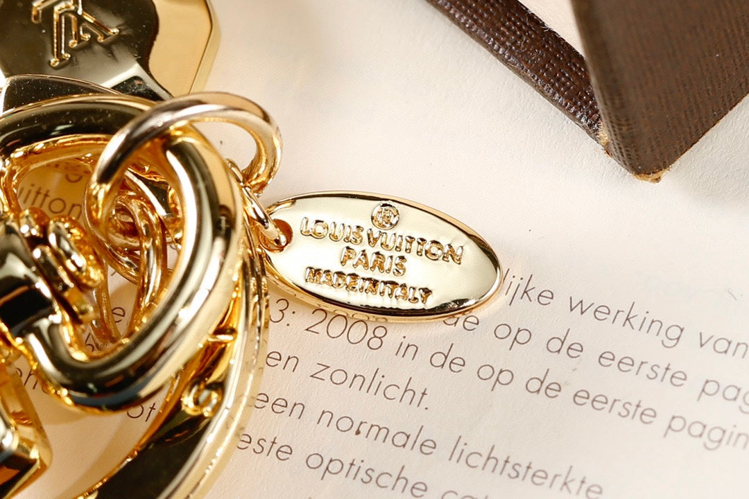 A1Q105E24 Popular bag 's charms accessories