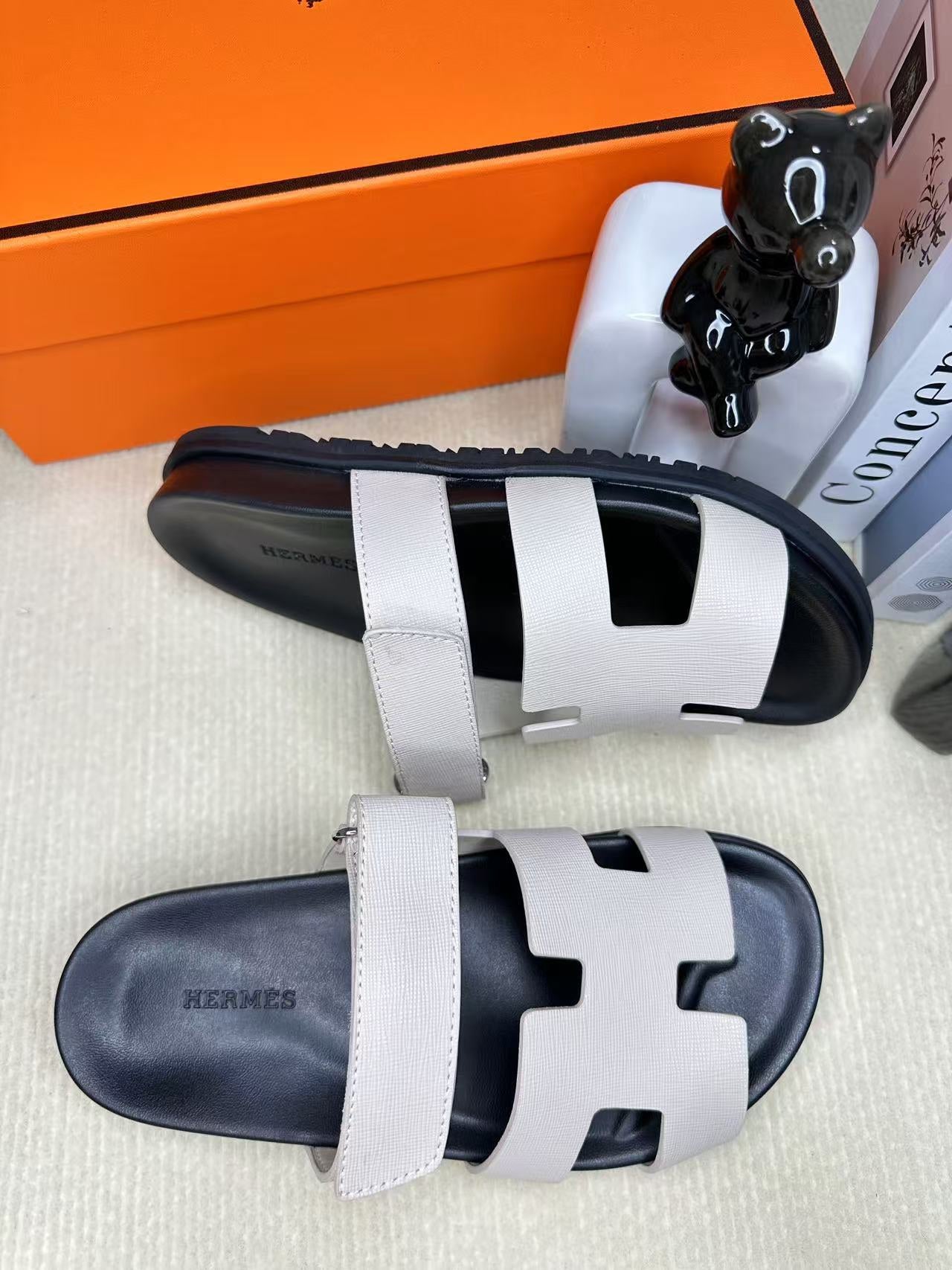 Z2Q55H28 Popular leather shoes