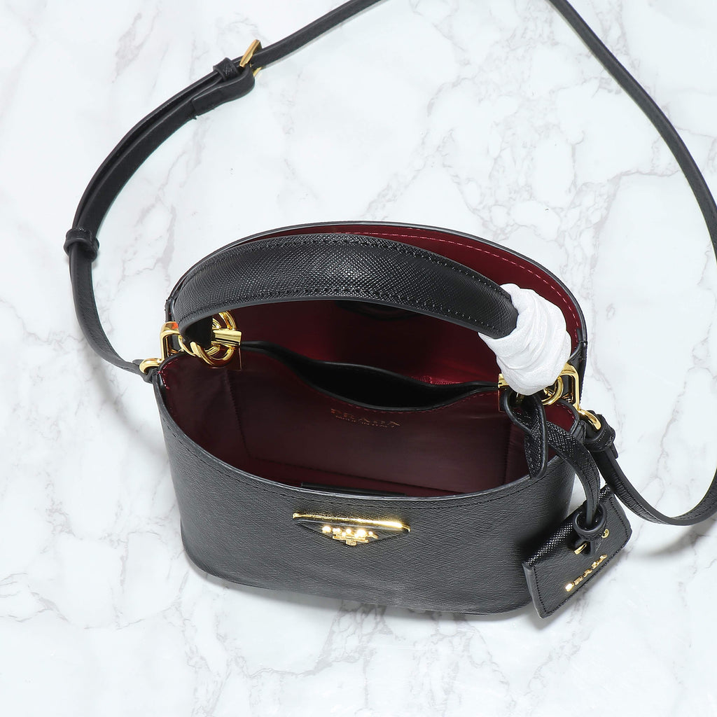 B1W35P102 Popular  leather bag