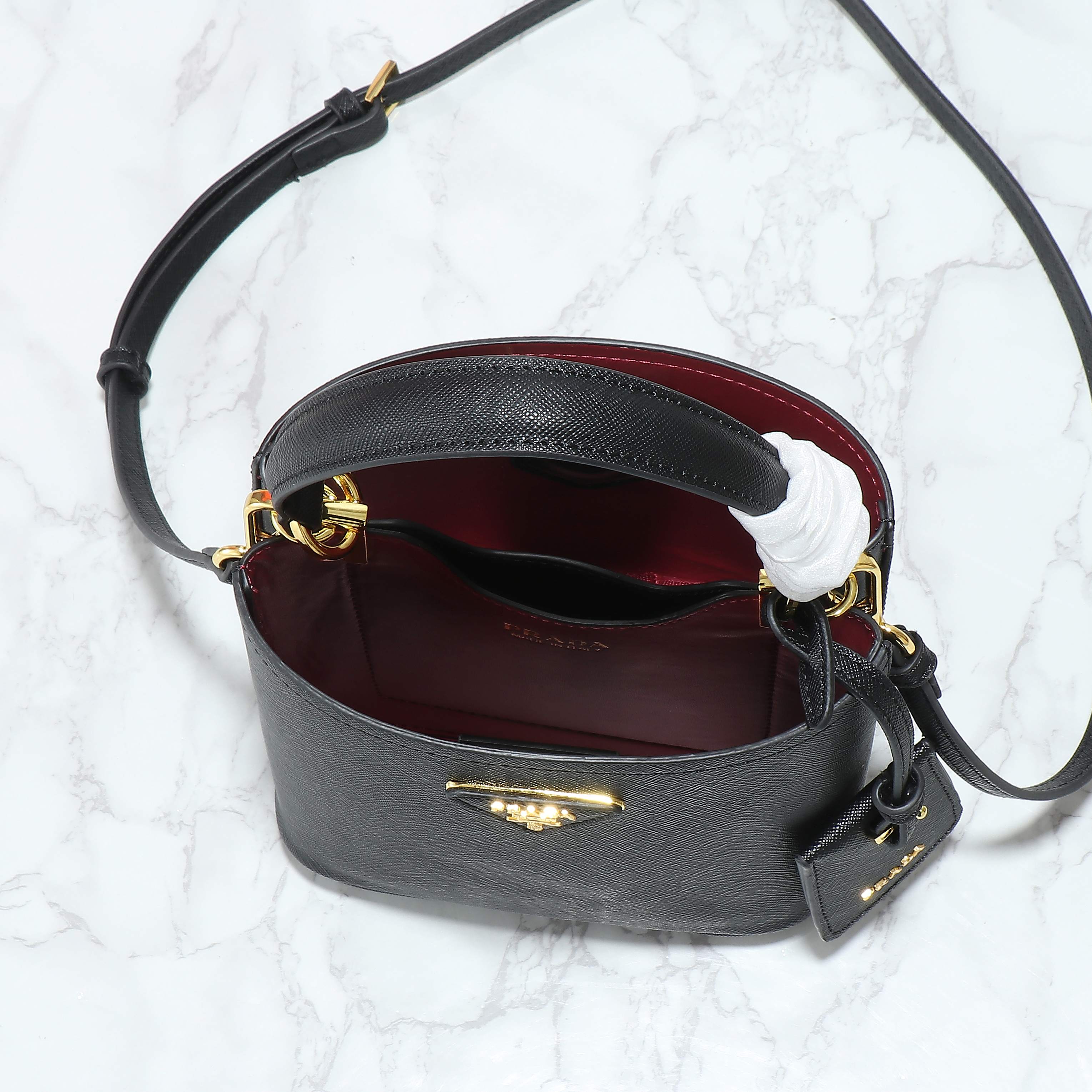 B1W35P102 Popular  leather bag