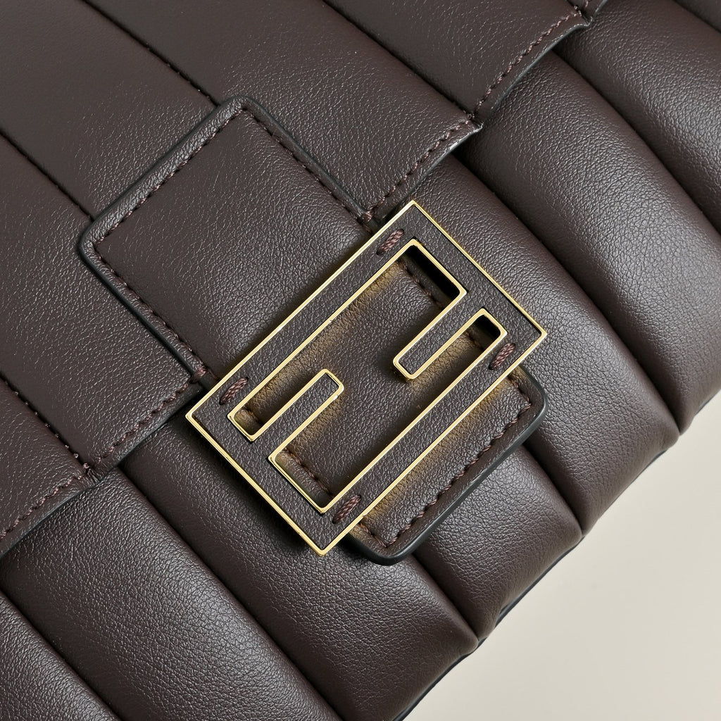 B1P36F106 Popular leather bag