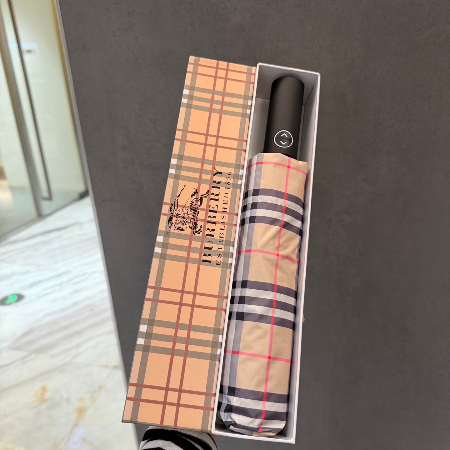 J1N46R19 Popular UV resistant umbrella