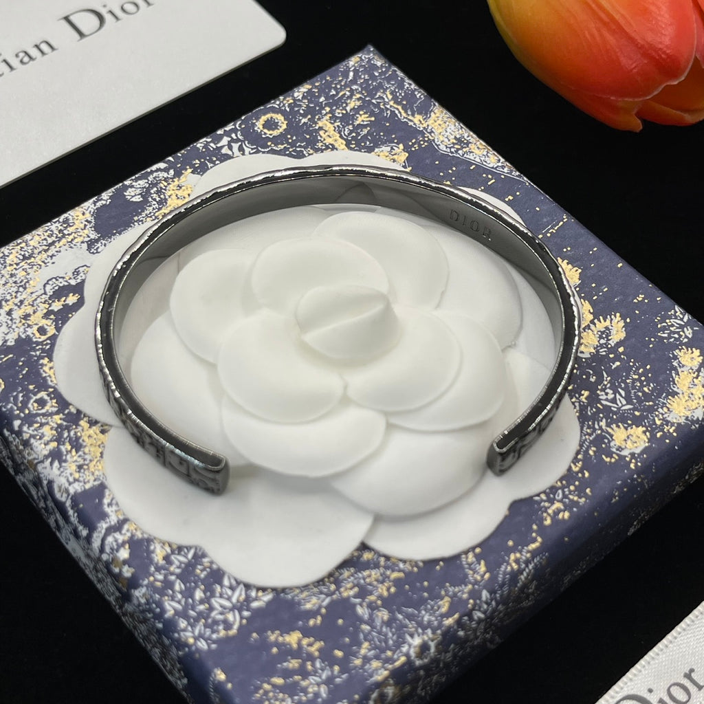 X1Z94D672K  Popular Bracelets