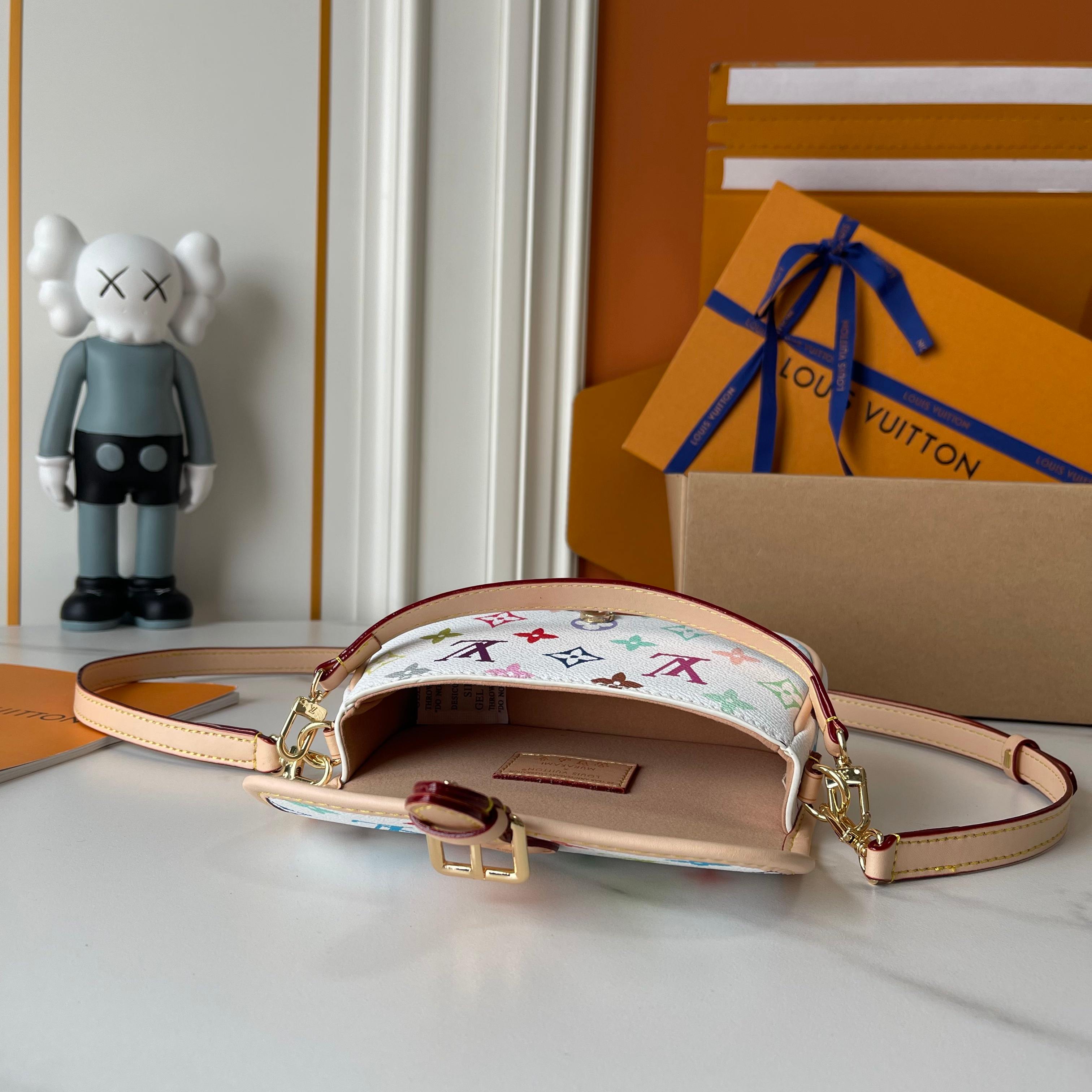 B1P36E37 Popular leather bag