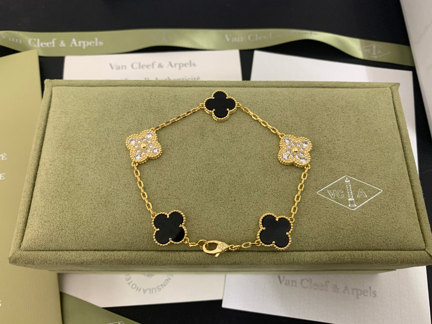 X5X53VA179K  Popular bracelets 5 flowers normal size1.5cm flower