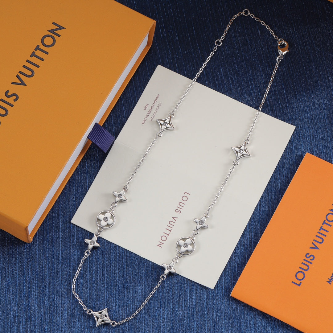 X1R75E31X Popular    Necklaces .