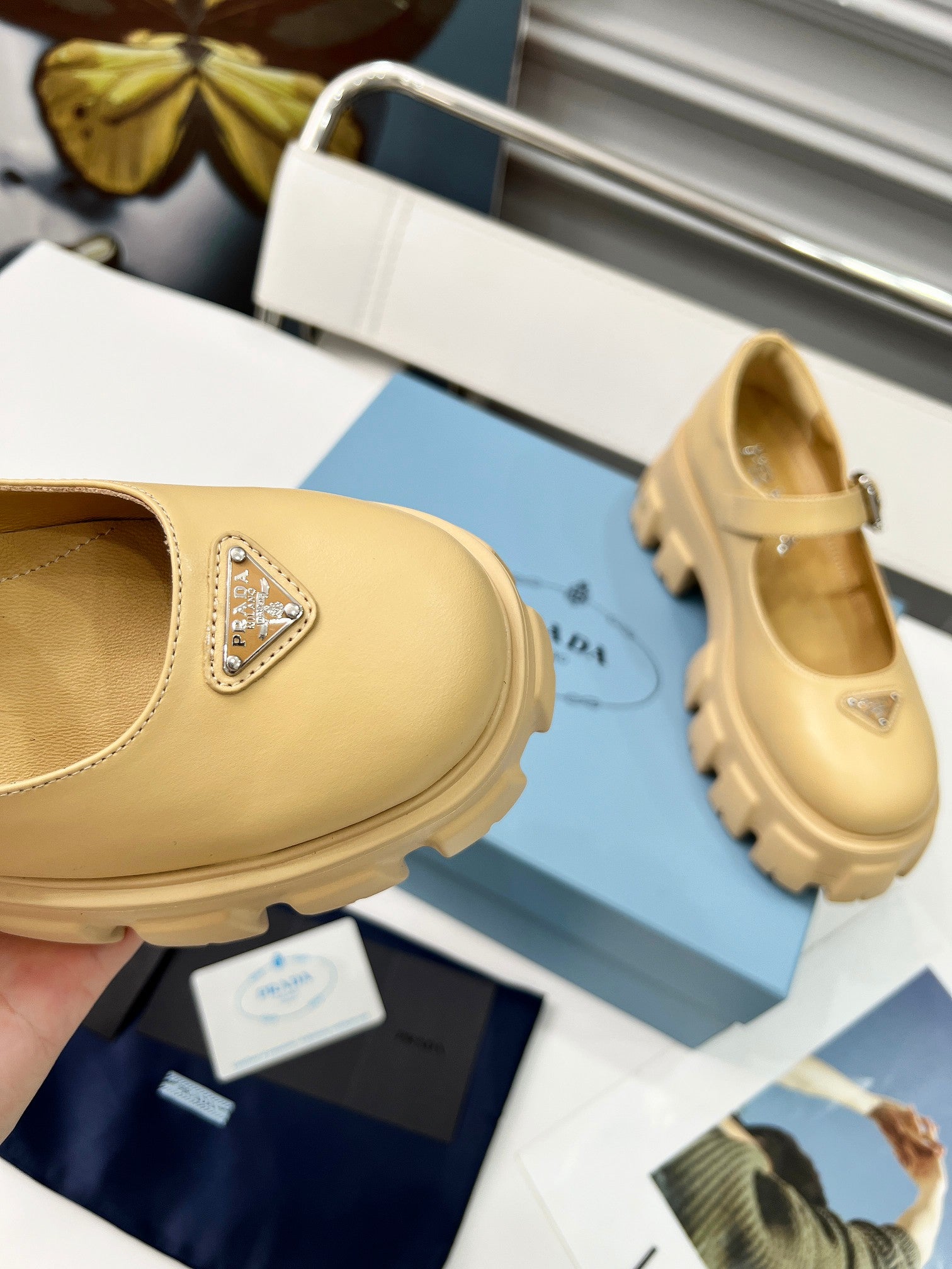 Z2Q95P143  Popular high-quality leather Shoes